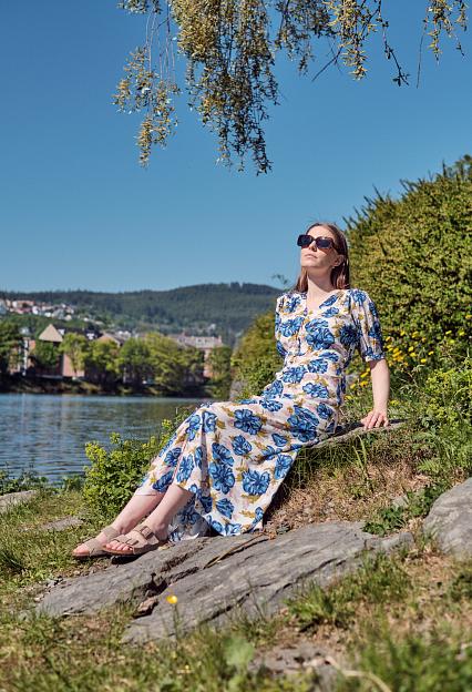 Faithfull The Brand Bellavista Midi Dress Isadora Floral Navy
