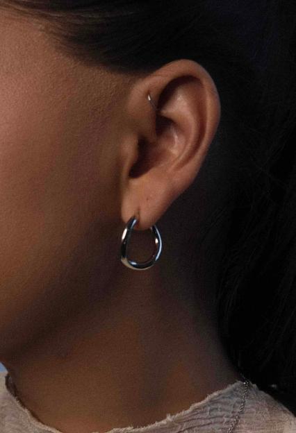 Josephine Studio Thorn Hoop Round